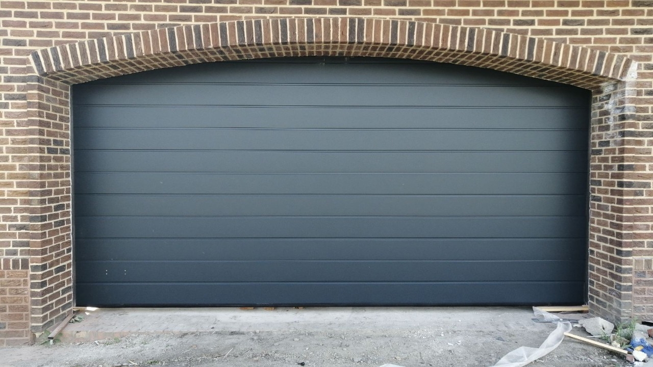 Секционные гаражные ворота серии Prestige 4200х2350 Марди Истра