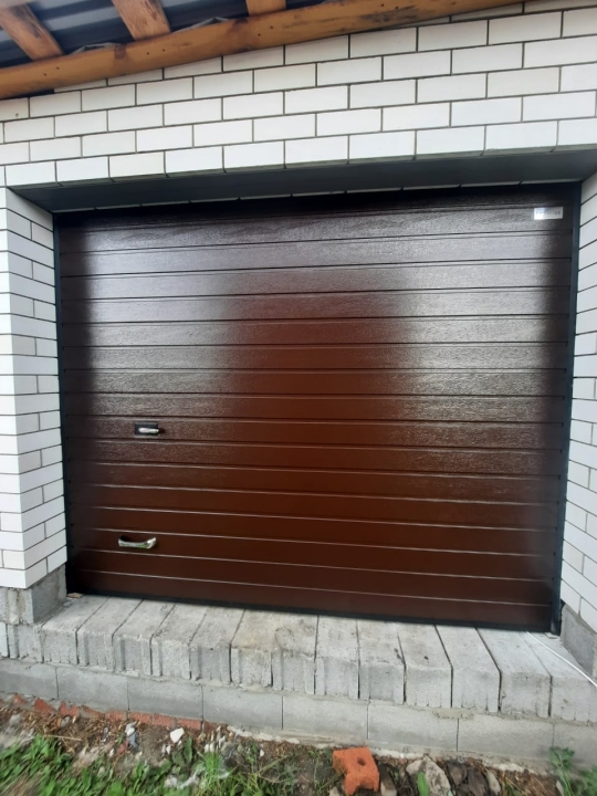 Секционные гаражные ворота серии Prestige 2800x2400 S-гофр Марди Истра