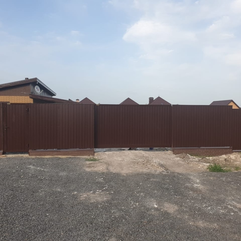 Откатные ворота и калитка одного заполнения цвет коричневый Марди Старый Оскол