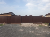 Откатные ворота и калитка одного заполнения цвет коричневый Марди Истра