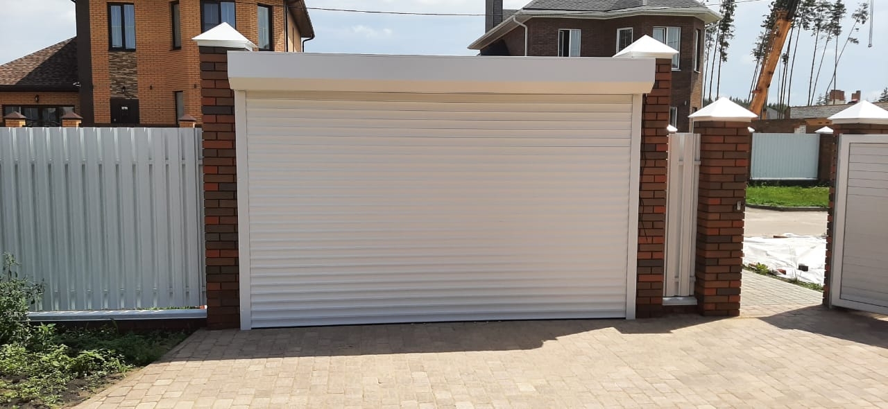 Рулонные ворота и калитка Prestige RAL 9002 серо-белый Марди Истра