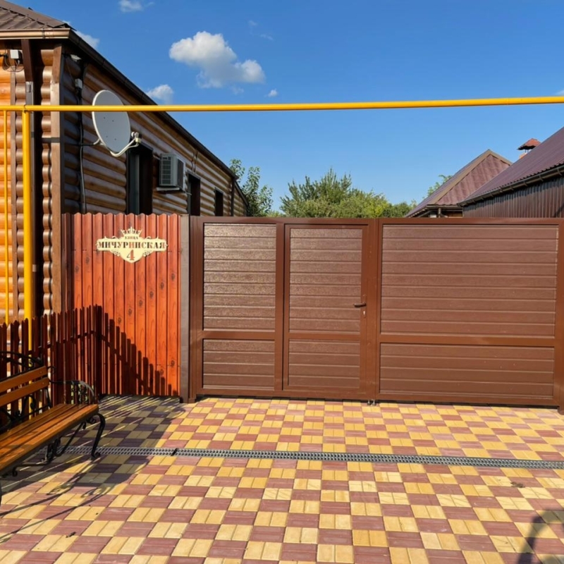 Въездные распашные ворота Prestige 4200x1900 с встроенной калиткой Марди Старый Оскол