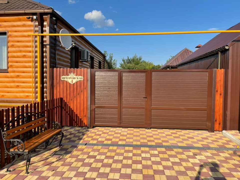 Въездные распашные ворота Prestige 4200x1900 с встроенной калиткой Марди Истра