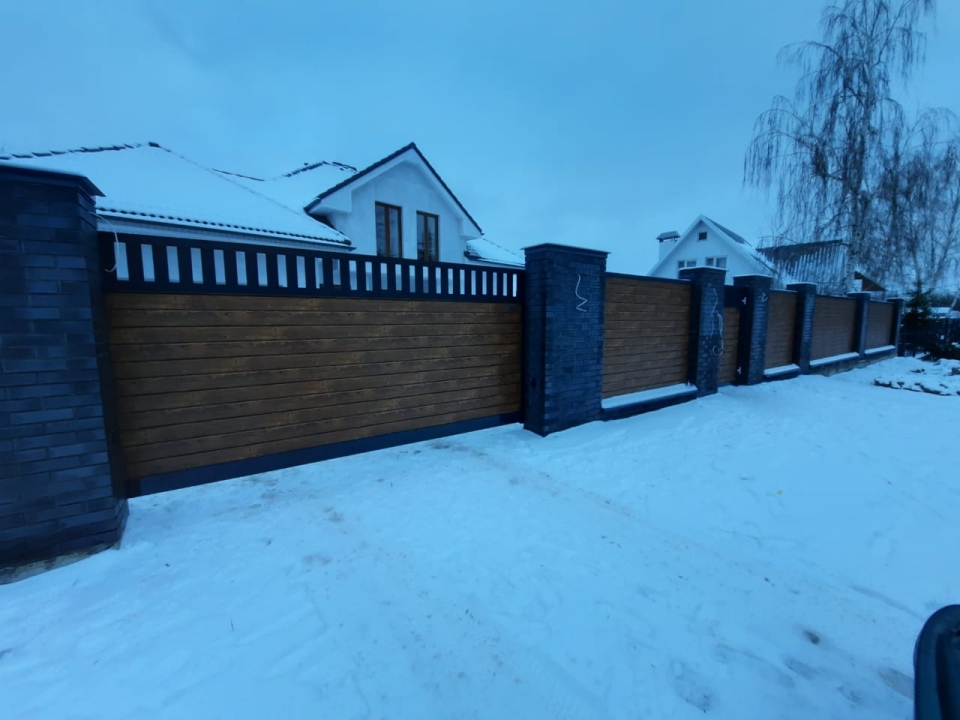 Откатные ворота Prestige с калиткой Prestige RAL 8017+Golden Oak Марди Истра