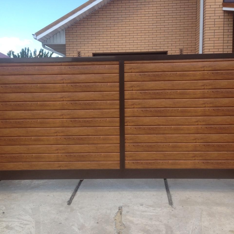 Откатные ворота Prestige с рамой RAL 8017 и заполнением Golden Oak Марди Старый Оскол