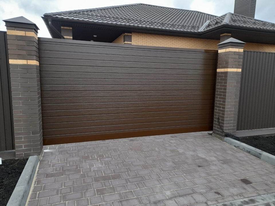 Въездные откатные ворота Prestige 4000х1980 и калитка Prestige Марди Истра