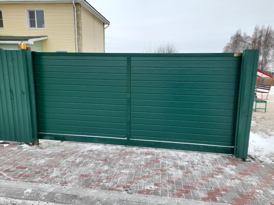 Въездные откатные ворота Prestige RAL 6005 зелёный мох Марди Истра