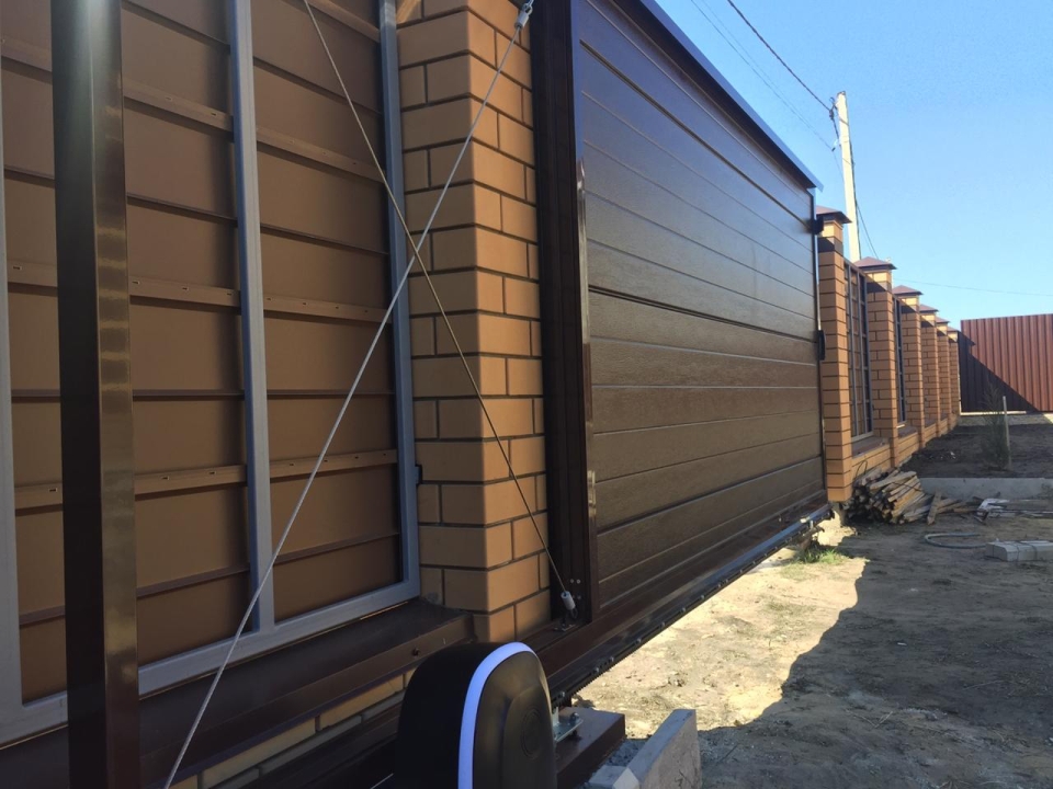 Откатные ворота Prestige 4100x2010 и калитка Prestige 910x2010 RAL 8017 Марди Истра