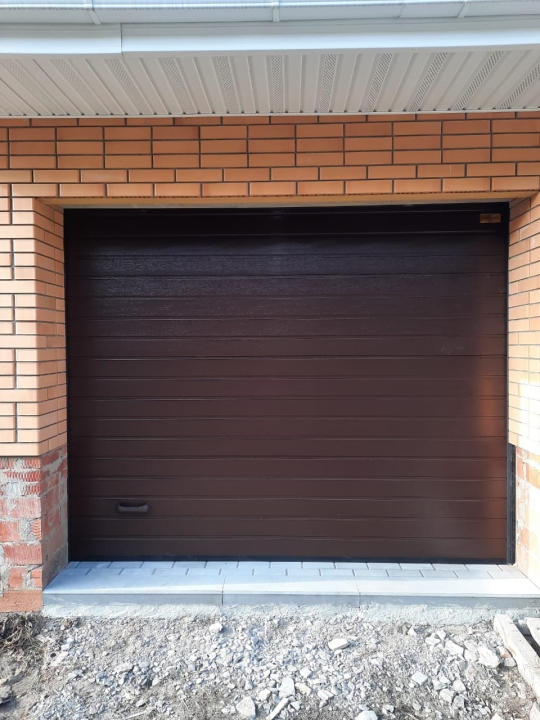 Секционные гаражные ворота Prestige 3095x2105 RAL8017 Марди Истра