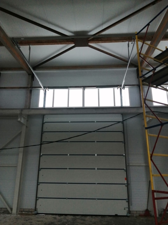 Секционные промышленные ворота RAL 5010 синий ProTrend Марди Звенигород