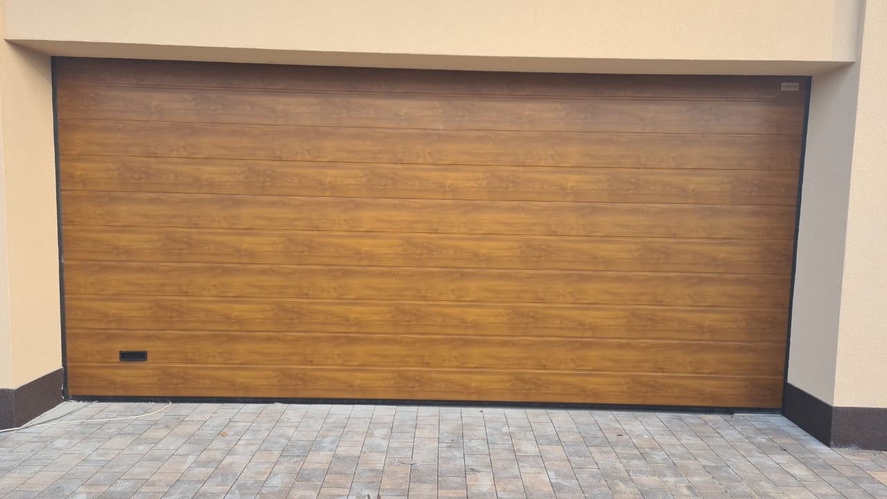 Секционные гаражные ворота Prestige 5450х2585 золотой дуб M-гофр Марди Апрелевка