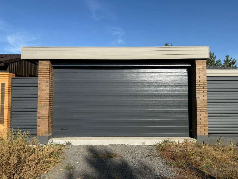 Секционные гаражные ворота Prestige 4300х2200 RAL 7024 серый графитовый Марди Апрелевка