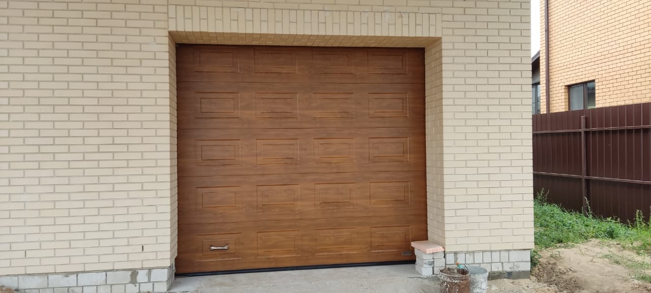 Секционные гаражные ворота Prestige филенка 2600х2450 Золотой дуб Марди Апрелевка