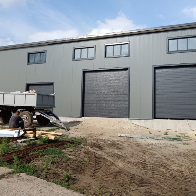 Секционные промышленные ворота 3 штуки S-гофр RAL 7016 серый антрацит Марди Старый Оскол