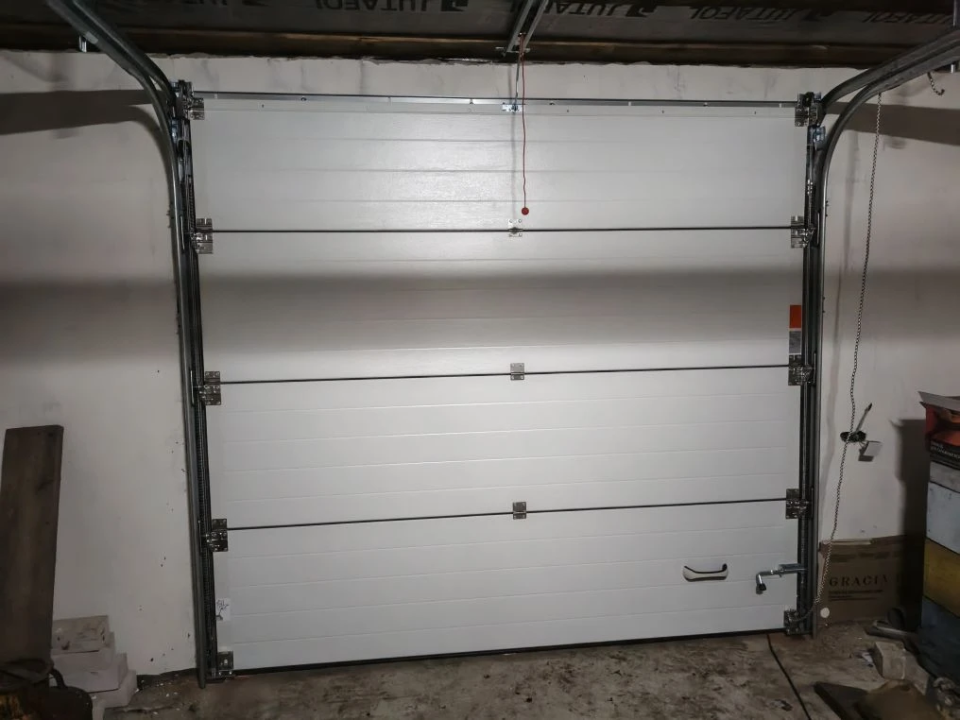 Секционные гаражные ворота Prestige 2610X2400, откатные ворота 4000X2030 и калитка 1005X2030 RAL7024 серый графитовый Марди Белгород