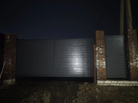 Секционные гаражные ворота Prestige 2610X2400, откатные ворота 4000X2030 и калитка 1005X2030 RAL7024 серый графитовый Марди Белгород