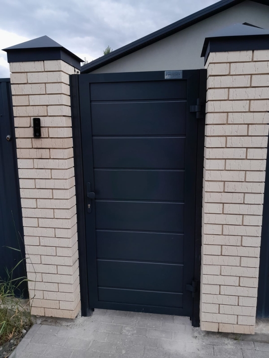 Въездные откатные ворота Prestige 4800х1905 и калитка Prestige 820х1905 RAL 7016 серый антрацит Марди Белгород