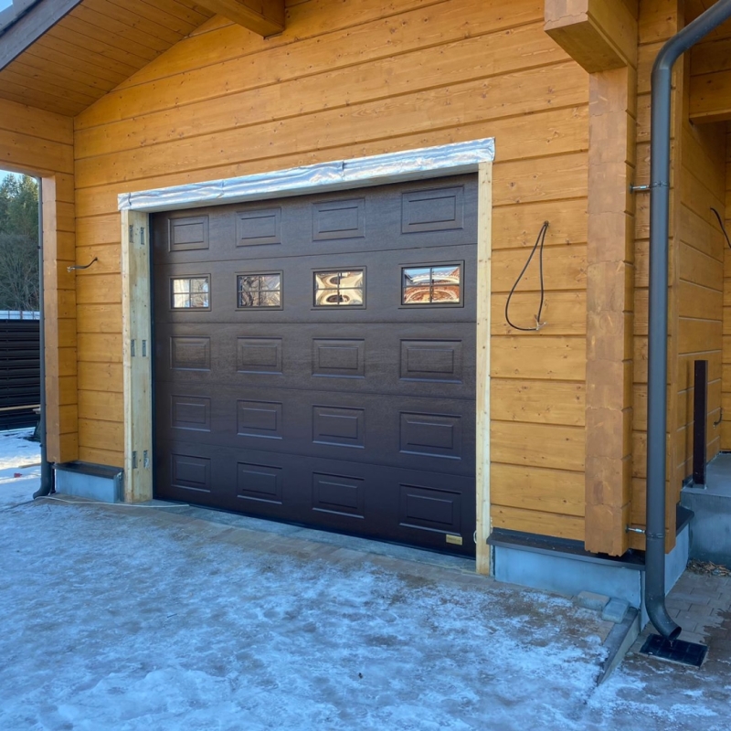 Секционные гаражные ворота Prestige 3320X2600, RAL 7024 серый графитовый, с окнами, с заполнением филенка Марди Старый Оскол