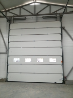 Секционные промышленные ворота 4000х4300 ProTrend стандартный монтаж RAL9006 серебристый с окнами Марди Белгород