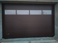 Секционные гаражные ворота Prestige 3580x2560 RAL 8017 шоколадный с окнами Марди Воронеж