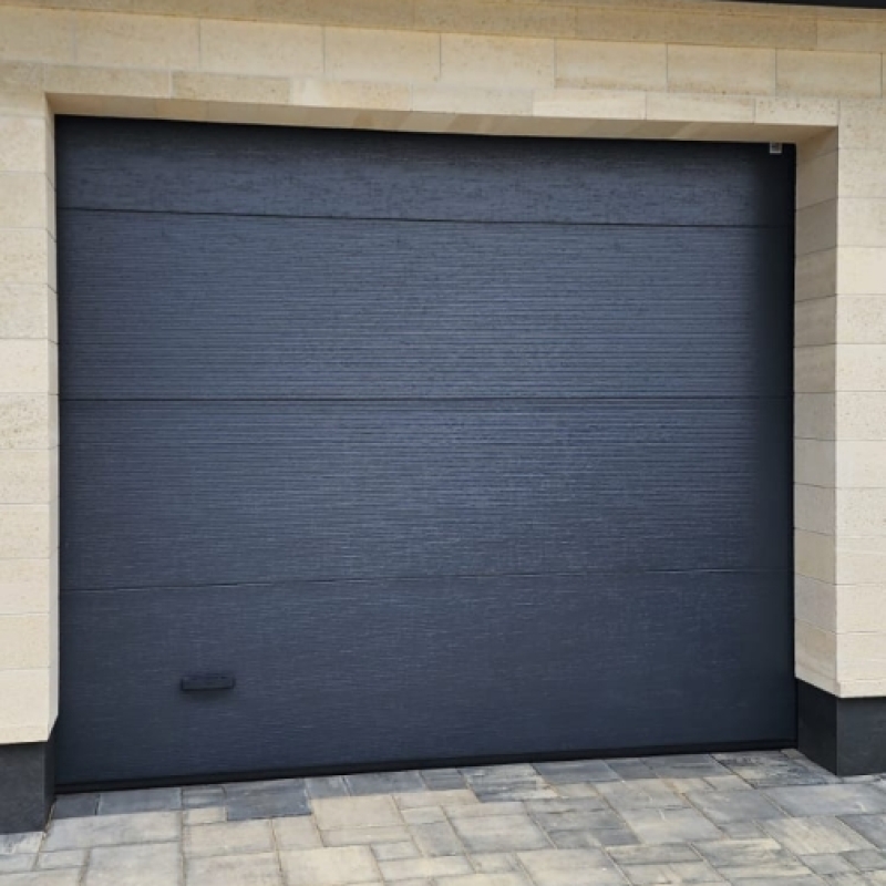 Секционные гаражные ворота Trend 2850х2125 микроволна RAL 7016 серый антрацит Марди Старый Оскол