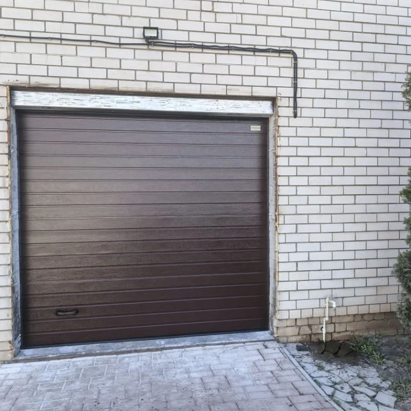 Гаражные секционные ворота Prestige 2550х3110 RAL8017 шоколадный Марди Старый Оскол