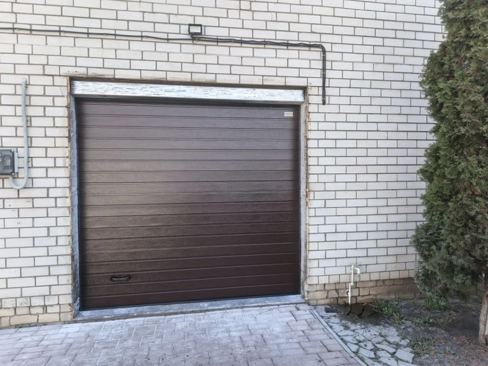 Гаражные секционные ворота Prestige 2550х3110 RAL8017 шоколадный Марди Воронеж