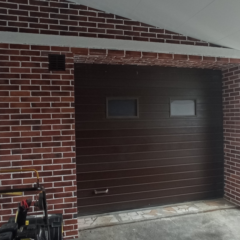 2 секционных гаражных ворот Prestige 3000х2300 RAL 8017 шоколадный Марди Старый Оскол