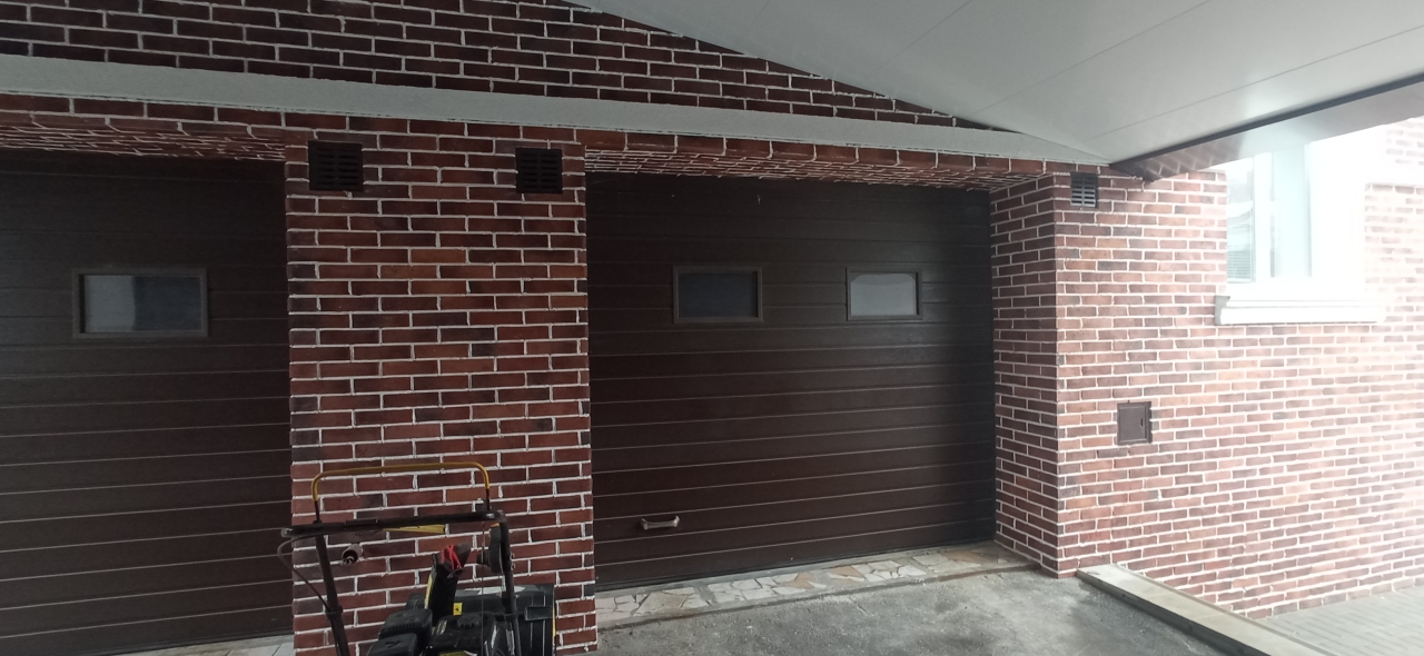 2 секционных гаражных ворот Prestige 3000х2300 RAL 8017 шоколадный Марди Воронеж