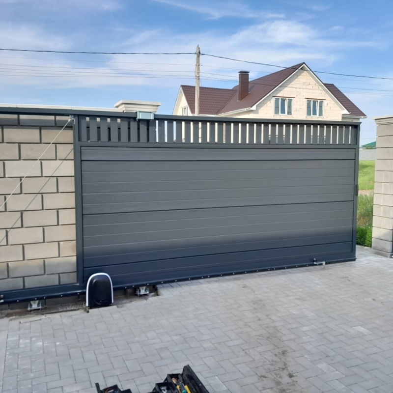 Откатные ворота Prestige 4100x1995 и калитка Prestige 800х1995 RAL 7016 серый антрацит Марди Старый Оскол