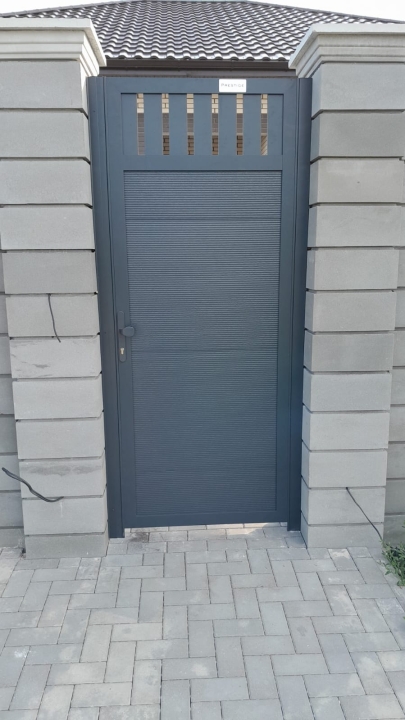 Откатные ворота Prestige 4100x1995 и калитка Prestige 800х1995 RAL 7016 серый антрацит Марди Воронеж