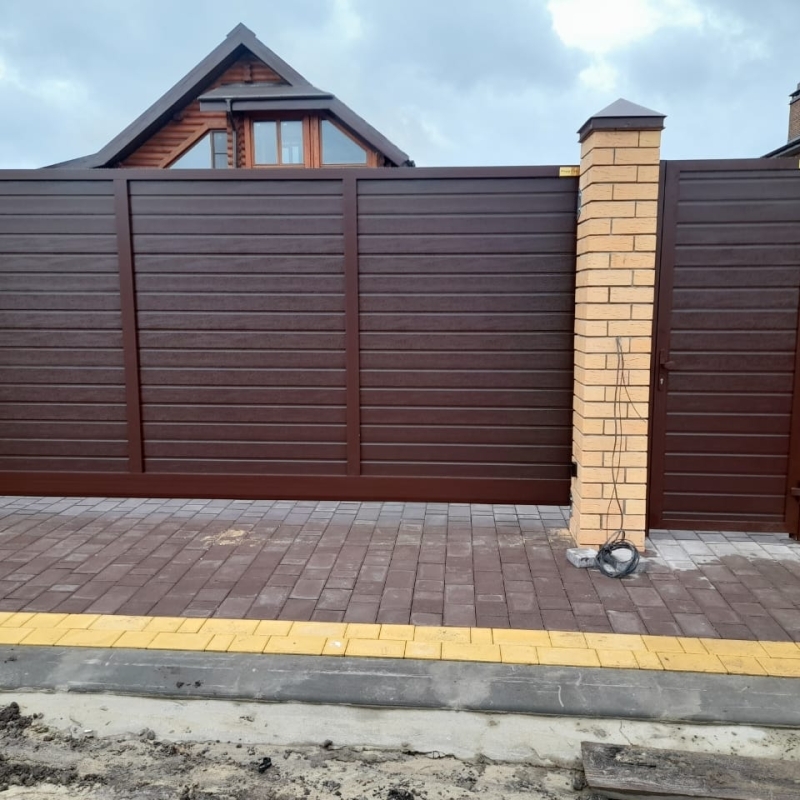 Откатные ворота 4300х1850 и калитка 800х1850 цвет RAL 8017 шоколадный Марди Старый Оскол