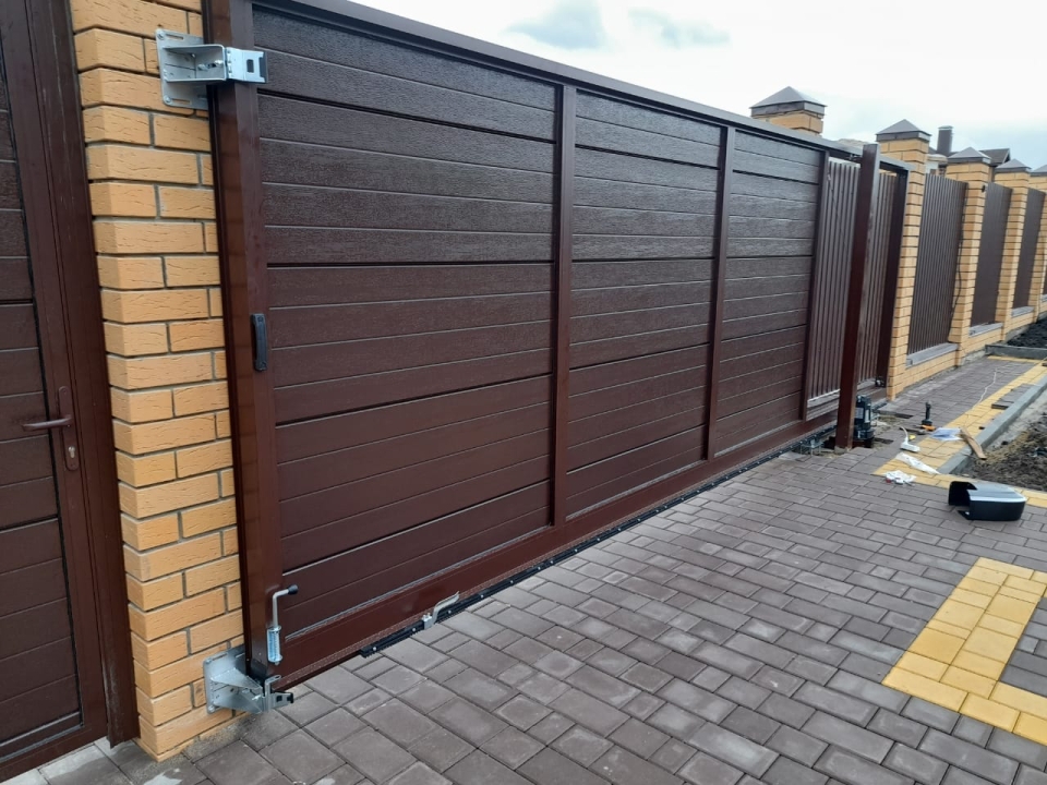 Откатные ворота 4300х1850 и калитка 800х1850 цвет RAL 8017 шоколадный Марди Воронеж