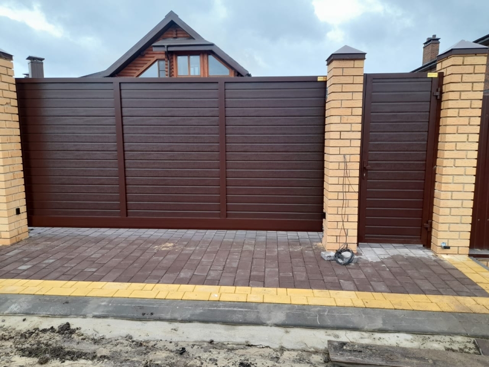 Откатные ворота 4300х1850 и калитка 800х1850 цвет RAL 8017 шоколадный Марди Воронеж