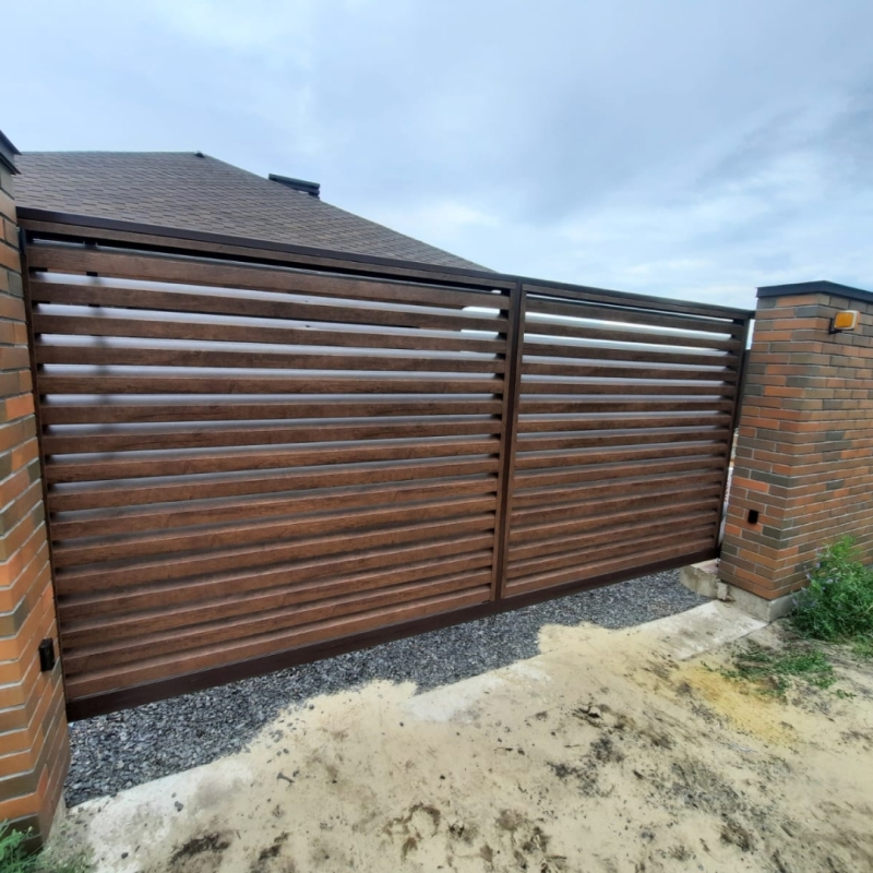 Въездные откатные ворота 3600х2050 цвет рамы RAL 8014 коричневый с автоматикой Марди Старый Оскол