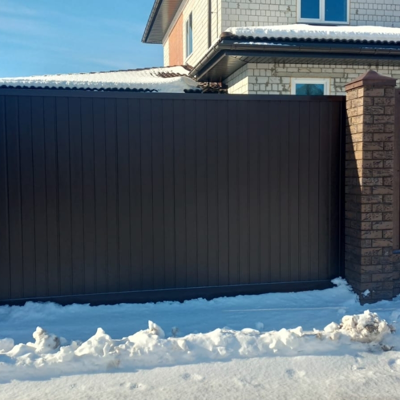 Откатные ворота 3890х2100 и калитка 920х2100 цвет 8017 шоколадный Марди Старый Оскол