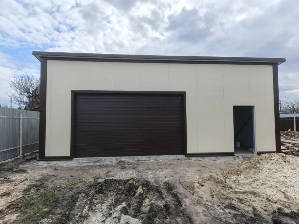 Секционные гаражные ворота Prestige 4500X2600, RAL8017 шоколадный Марди Старый Оскол