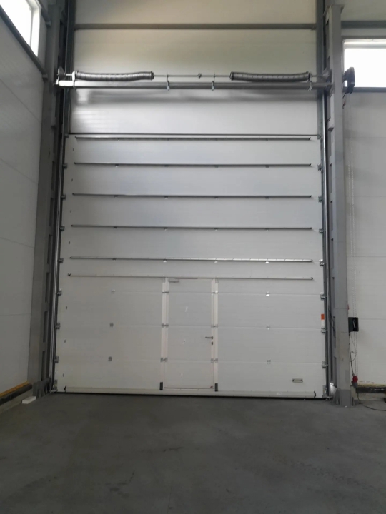 2 промышленных ворот ProTrend 5000x5000 с калиткой, RAL 9016 белый Марди Белгород