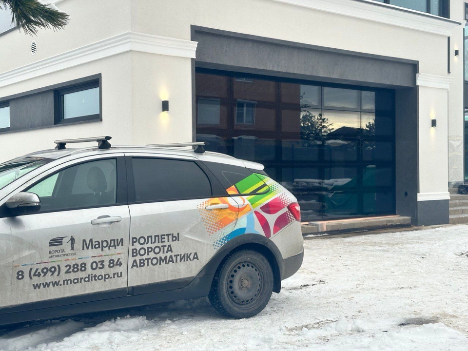 Панорамные ворота с минеральным фасадным остеклением Марди